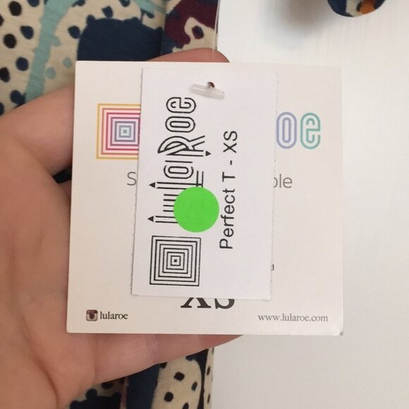 XS LuLaRoe Perfect Tee C04 14 - Picture 3 of 5